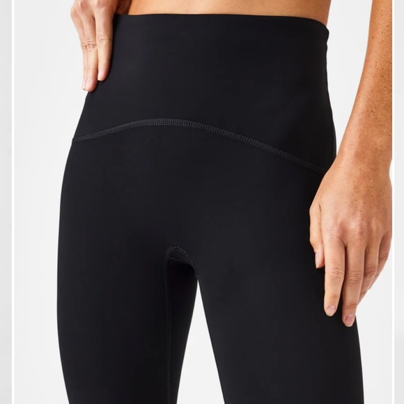 SPANXshap e Booty Boost black ribbed
7/8 Leggings xs - Picture 6 of 10
